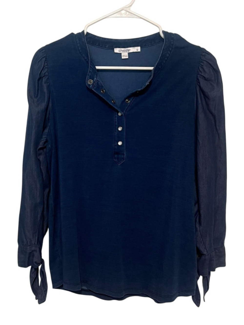 Chico’s Tie Sleeve Denim Indigo Top Medium 1 Chambray Snap Henley Puff Shoulder